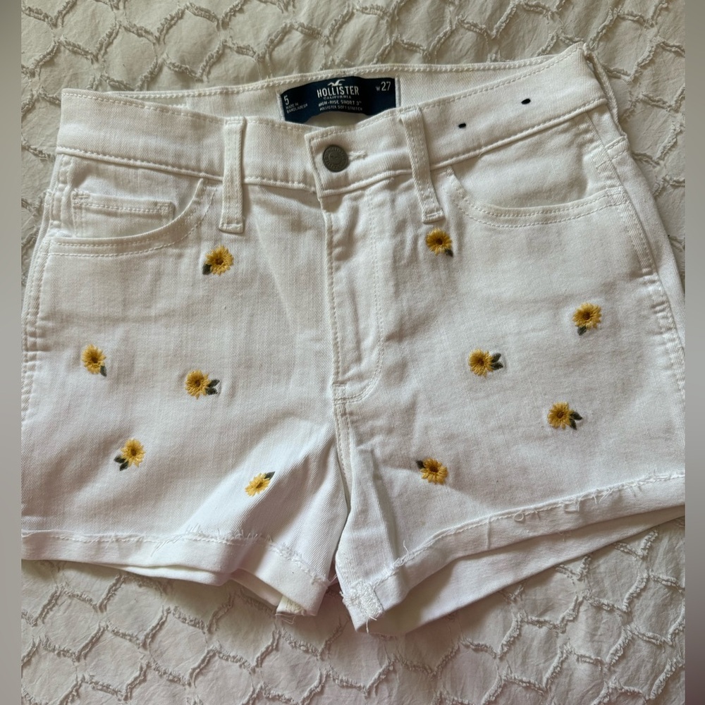 Hollister White Denim Shorts with Yellow sunflower Embroidery 🌻